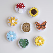 Load image into Gallery viewer, Phone Pop Socket - Classic Flower