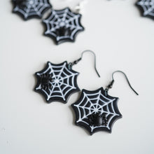 Load image into Gallery viewer, Spider Web Earrings