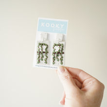 Load image into Gallery viewer, Chain Of Hearts Earrings