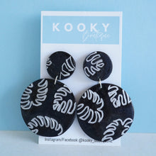 Load image into Gallery viewer, Monstera Print Earrings