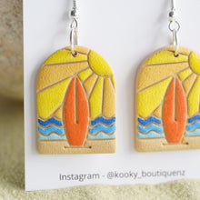 Load image into Gallery viewer, Surfs Up Earrings