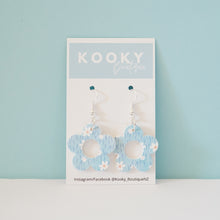 Load image into Gallery viewer, Flower Earrings