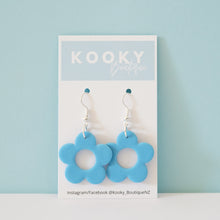 Load image into Gallery viewer, Flower Earrings