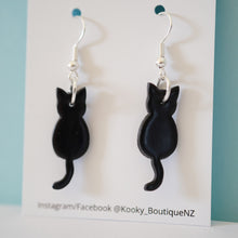 Load image into Gallery viewer, Sitting Cat Earrings