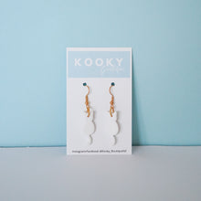 Load image into Gallery viewer, Sitting Cat Earrings