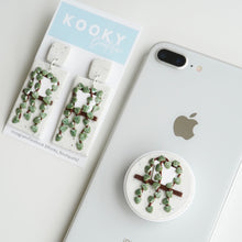 Load image into Gallery viewer, Chain Of Hearts Earrings